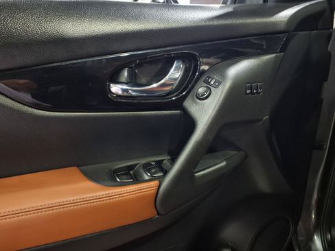 Used 2018 Nissan Rogue SL w/ Premium Package AWD/4WD image 18