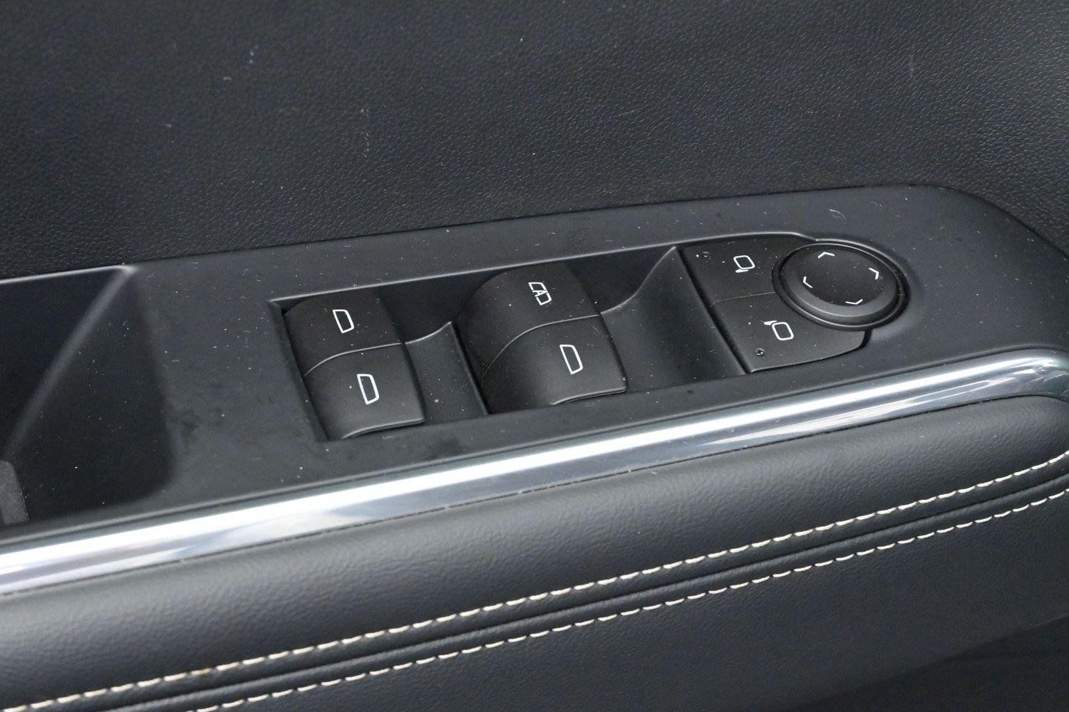 Used 2026 GMC Acadia Elevation w/ Elevation Premium Package FWD image 13