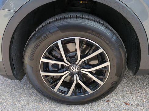 Used 2021 Volkswagen Tiguan SE w/ Panoramic Sunroof Package image 10