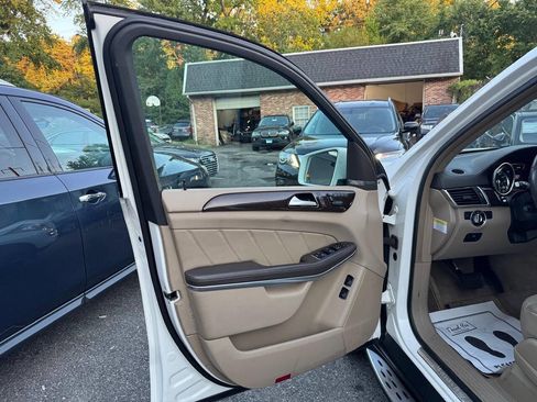 Used 2014 Mercedes-Benz GL 450 4MATIC w/ Lighting Package image 27