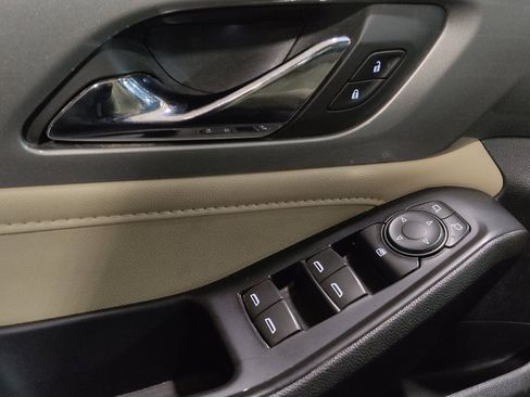 Used 2022 Chevrolet Traverse LS image 27