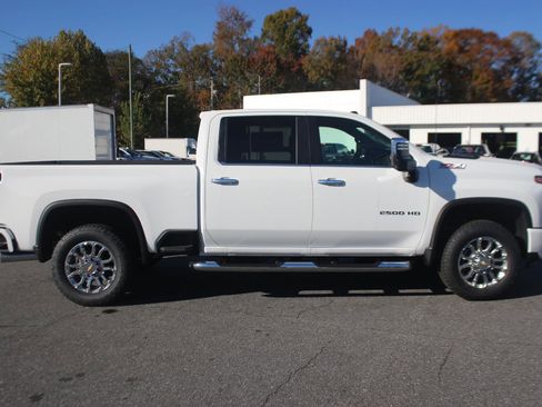 New 2025 Chevrolet Silverado 2500 LT w/ Z71 Chrome Sport Edition image 18