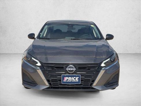Used 2025 Nissan Altima 2.5 SV image 2