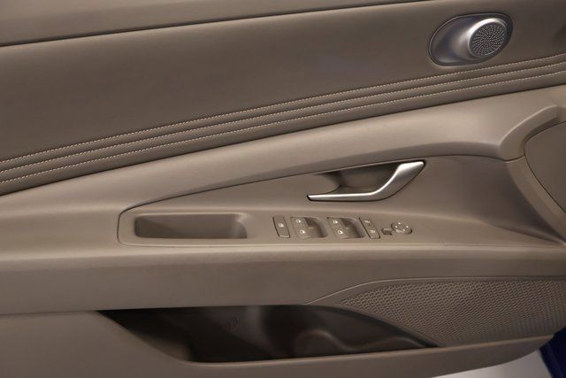 Used 2025 Hyundai Elantra SEL FWD image 10