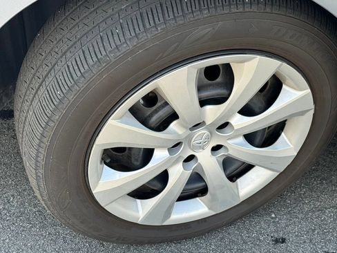 Used 2025 Toyota Corolla LE FWD image 30