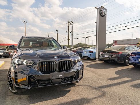 Used 2024 BMW X5 xDrive40i w/ M Sport Package image 11