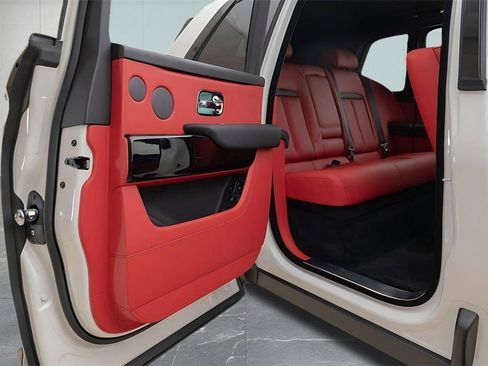 Used 2023 Rolls-Royce Cullinan image 30