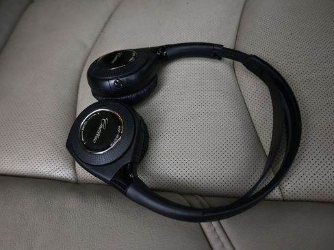 Used 2018 Cadillac Escalade ESV Luxury image 53