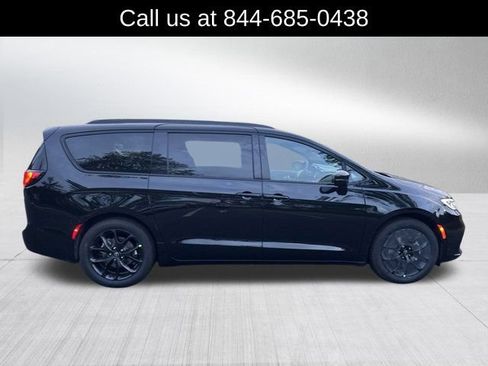 New 2026 Chrysler Pacifica Limited w/ S Appearance Package FWD image 4