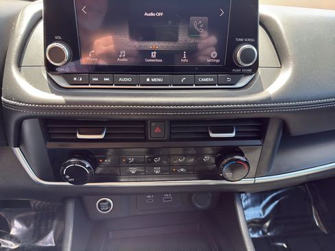 Used 2023 Nissan Rogue S AWD/4WD image 26