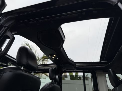 Used 2022 Jeep Wrangler Unlimited Sahara AWD/4WD image 25