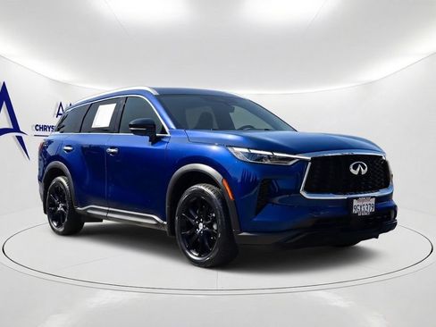 Used 2023 INFINITI QX60 Luxe w/ Cargo Package FWD image 3