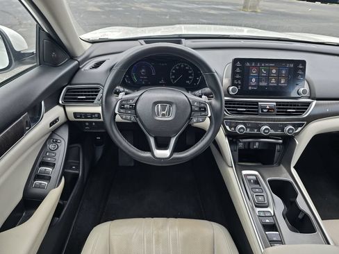 Used 2018 Honda Accord Touring image 13