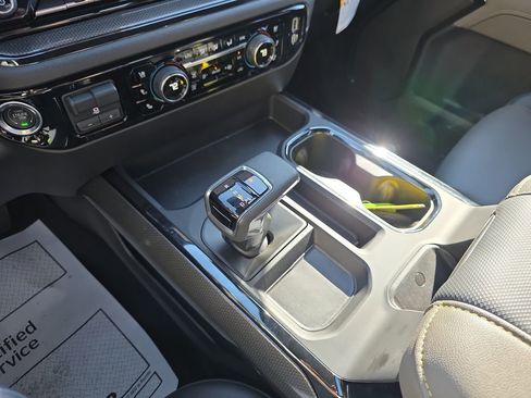 Certified 2025 Chevrolet Silverado 1500 ZR2 w/ Technology Package image 31