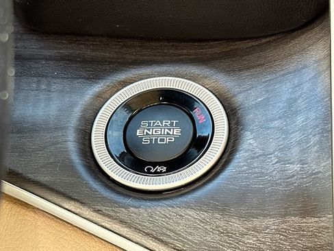 Used 2022 Jeep Grand Cherokee L Limited image 39