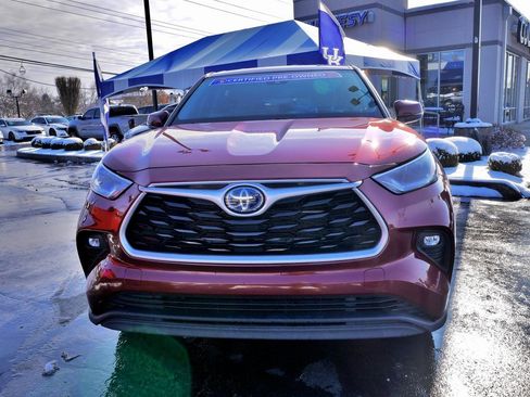 Used 2021 Toyota Highlander LE image 2