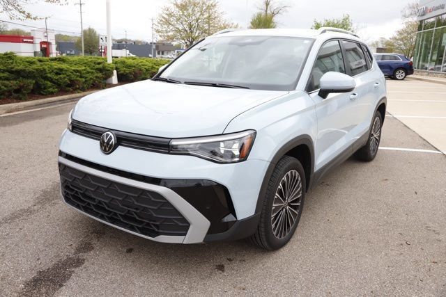 Used 2025 Volkswagen Taos SE FWD image 10