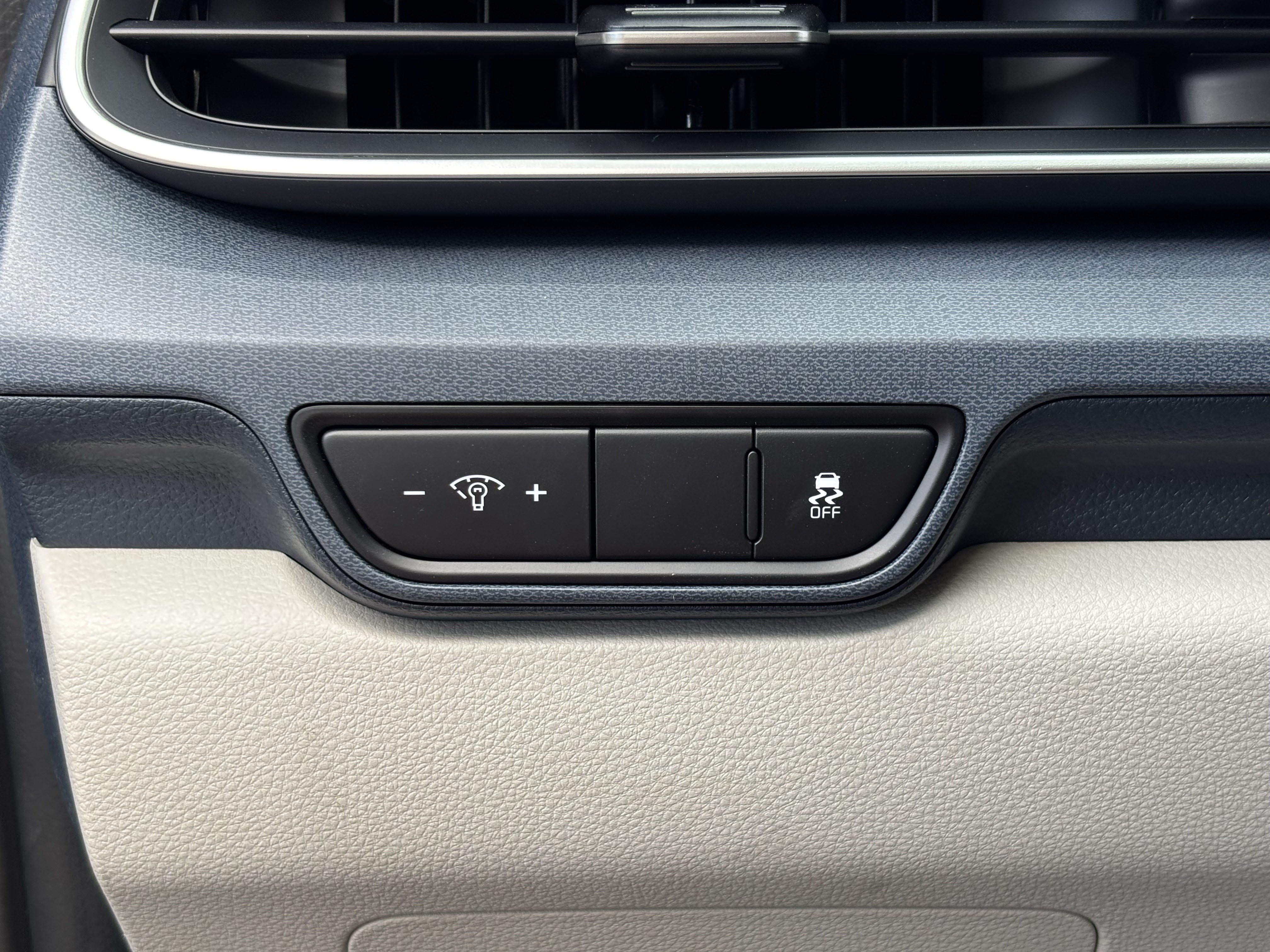 New 2026 Kia Carnival EX FWD image 30