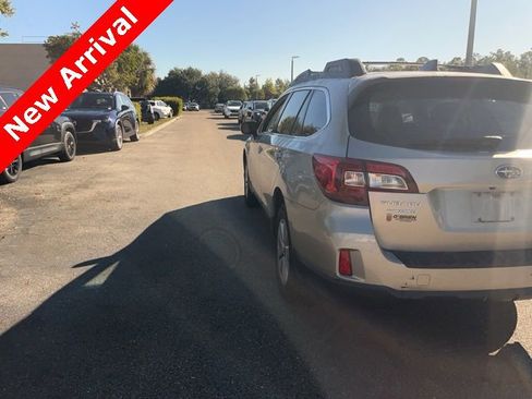 Used 2017 Subaru Outback 2.5i Premium image 10