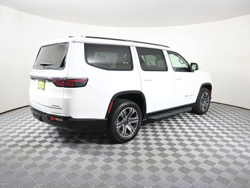 Used 2024 Jeep Wagoneer Series II AWD/4WD image 6