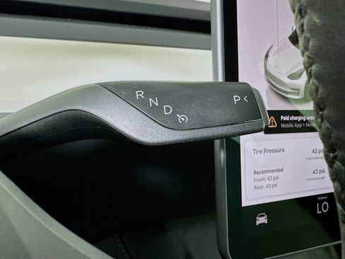 Used 2023 Tesla Model 3 Standard Range image 24