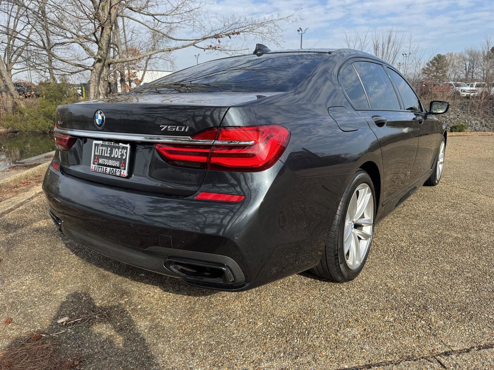 Used 2016 BMW 750i xDrive AWD/4WD image 4