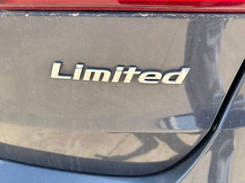 Used 2015 Hyundai Santa Fe Limited FWD image 9