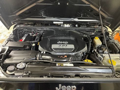Used 2013 Jeep Wrangler Unlimited Sport AWD/4WD image 10