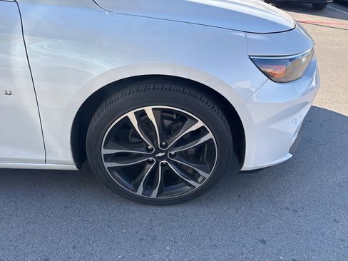 Used 2016 Chevrolet Malibu Premier w/ Driver Confidence Package II image 4