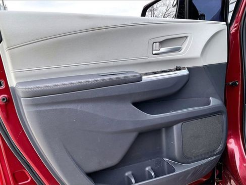 Used 2022 Toyota Sienna XLE image 14