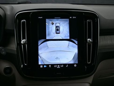 Used 2024 Volvo XC40 B5 Plus w/ Climate Package image 21