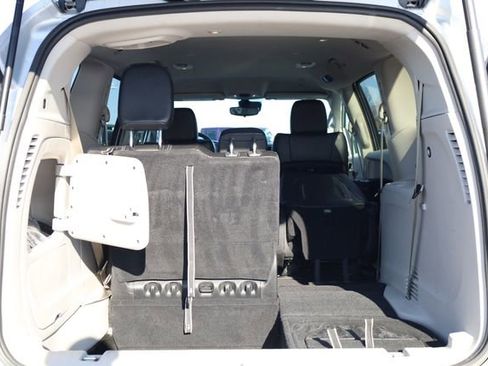 Used 2024 Chrysler Pacifica Select image 27