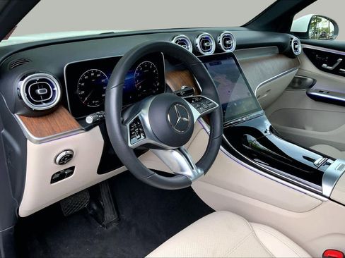 Certified 2025 Mercedes-Benz GLC 300 4MATIC image 18