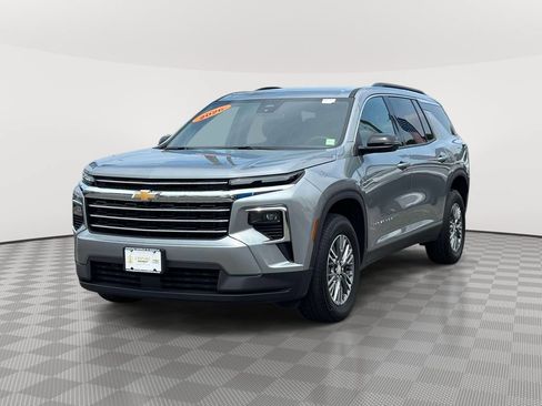 Used 2026 Chevrolet Traverse LT AWD/4WD image 3