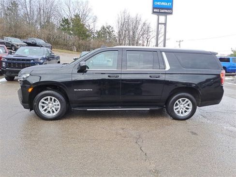 Used 2024 Chevrolet Suburban LT image 2