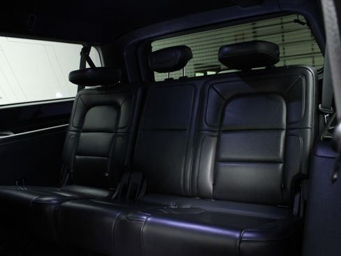 Used 2019 Lincoln Navigator L Select w/ Technology Package image 14