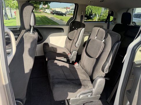 Used 2013 Dodge Grand Caravan SXT FWD image 10