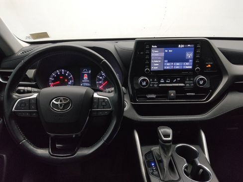 Used 2021 Toyota Highlander LE AWD/4WD image 22