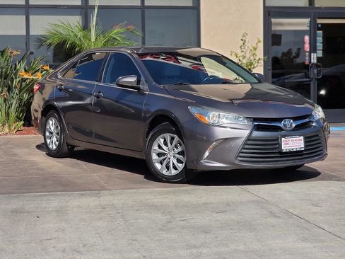 Used 2017 Toyota Camry LE FWD image 3
