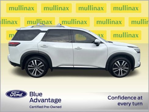 Used 2025 Nissan Pathfinder Platinum w/ Cargo Package image 2