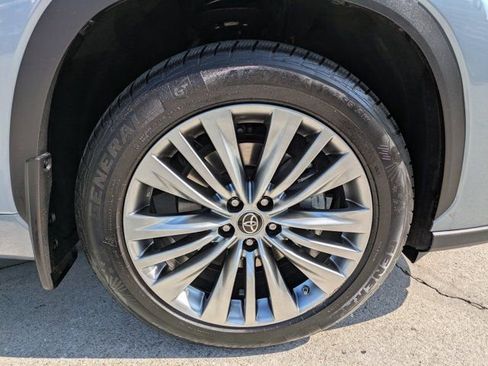 Used 2022 Toyota Highlander Platinum image 17