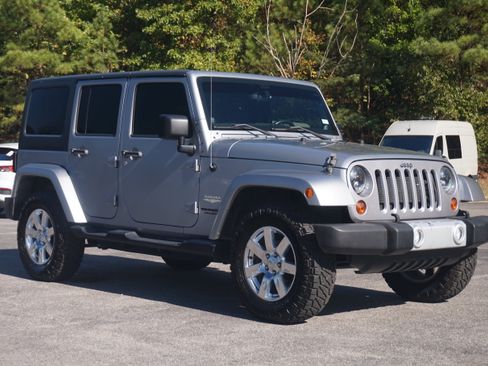 Used 2013 Jeep Wrangler Unlimited Sahara w/ Connectivity Group image 11