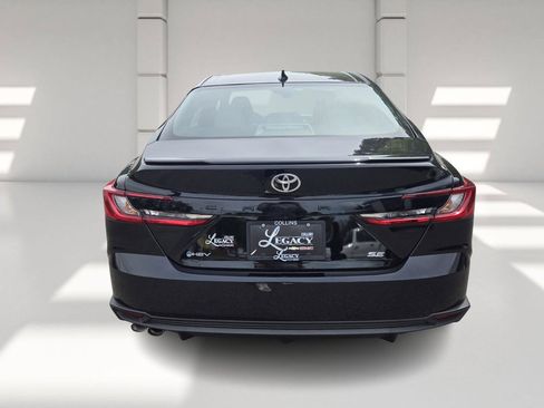 Used 2025 Toyota Camry SE image 6