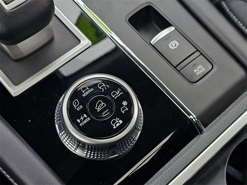 Used 2023 Mitsubishi Outlander SE image 28