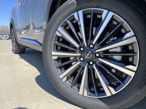 New 2026 Nissan Pathfinder Platinum FWD image 7