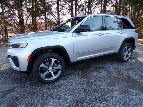 New 2026 Jeep Grand Cherokee Limited w/ Luxury Tech Group II AWD/4WD image 1