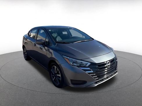 Used 2025 Nissan Versa SV image 3