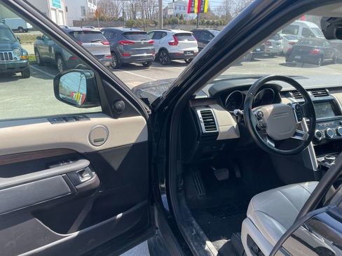 Used 2017 Land Rover Discovery HSE AWD/4WD image 10