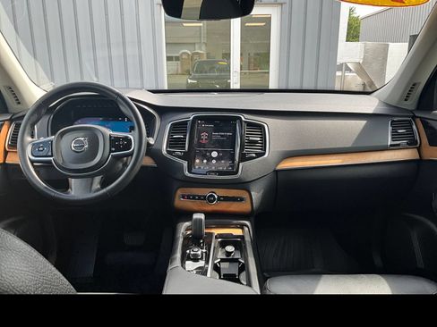 Used 2023 Volvo XC90 B5 Plus w/ Protection Package Premier AWD/4WD image 4
