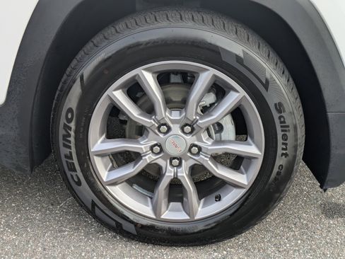 Used 2023 GMC Terrain SLT image 11